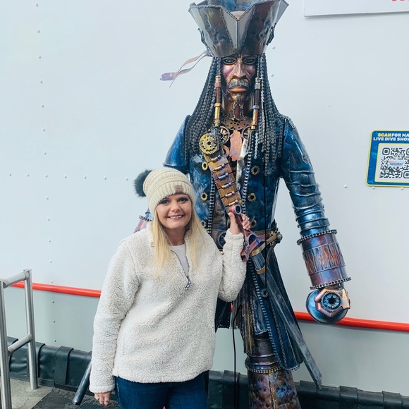 Meet your Posher, Jessica - Picture 2 of 16